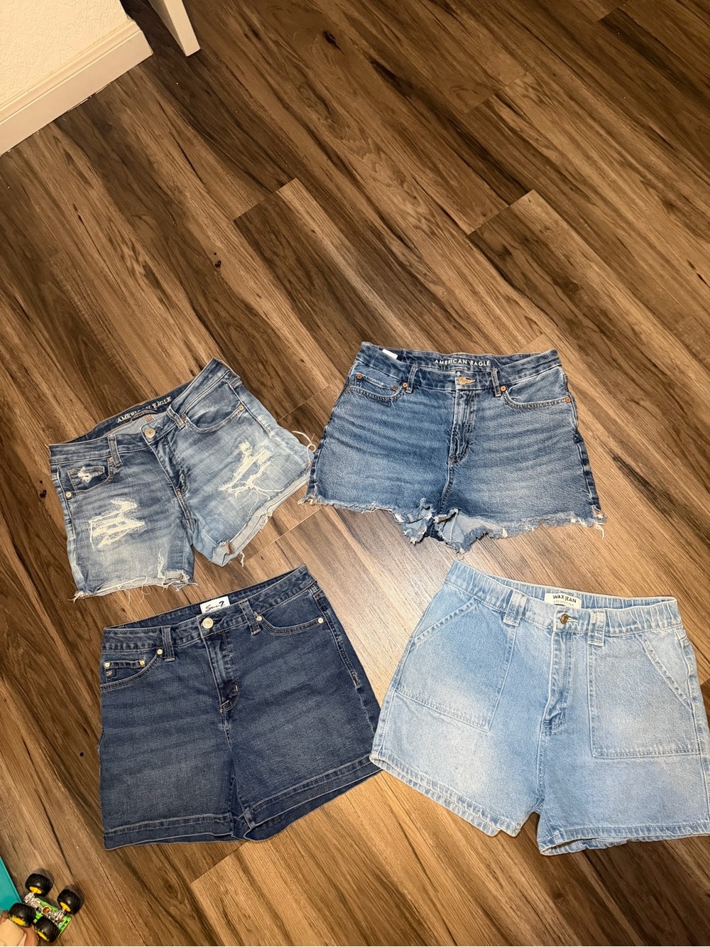 Set de 4 shorts talla 8 y uno talla L